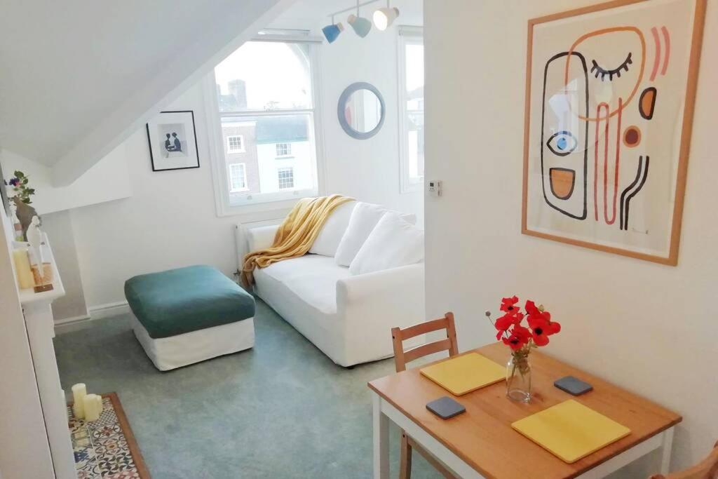 a living room with a white couch and a table at Cosy, elegant apartment in heart of Ludlow Town in Ludlow