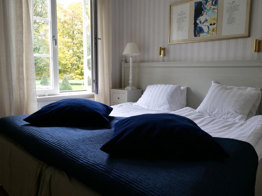 Postel nebo postele na pokoji v ubytování Södertuna Slott