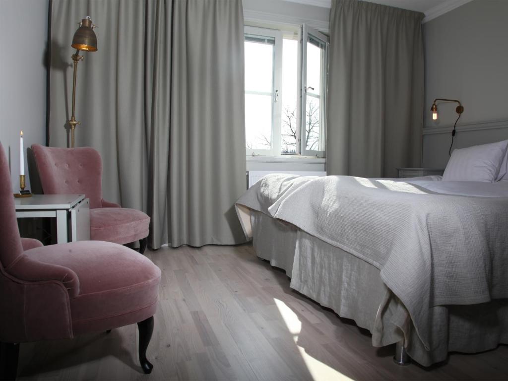 Postel nebo postele na pokoji v ubytování Södertuna Slott