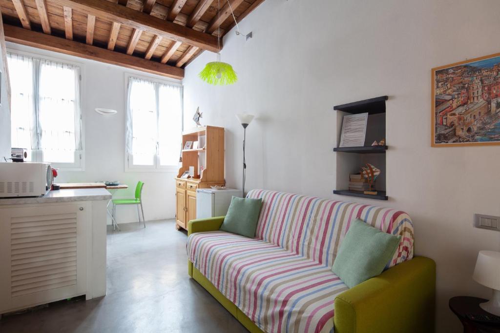 Posezení v ubytování Ludovica Studio - Backpackers House Vernazza