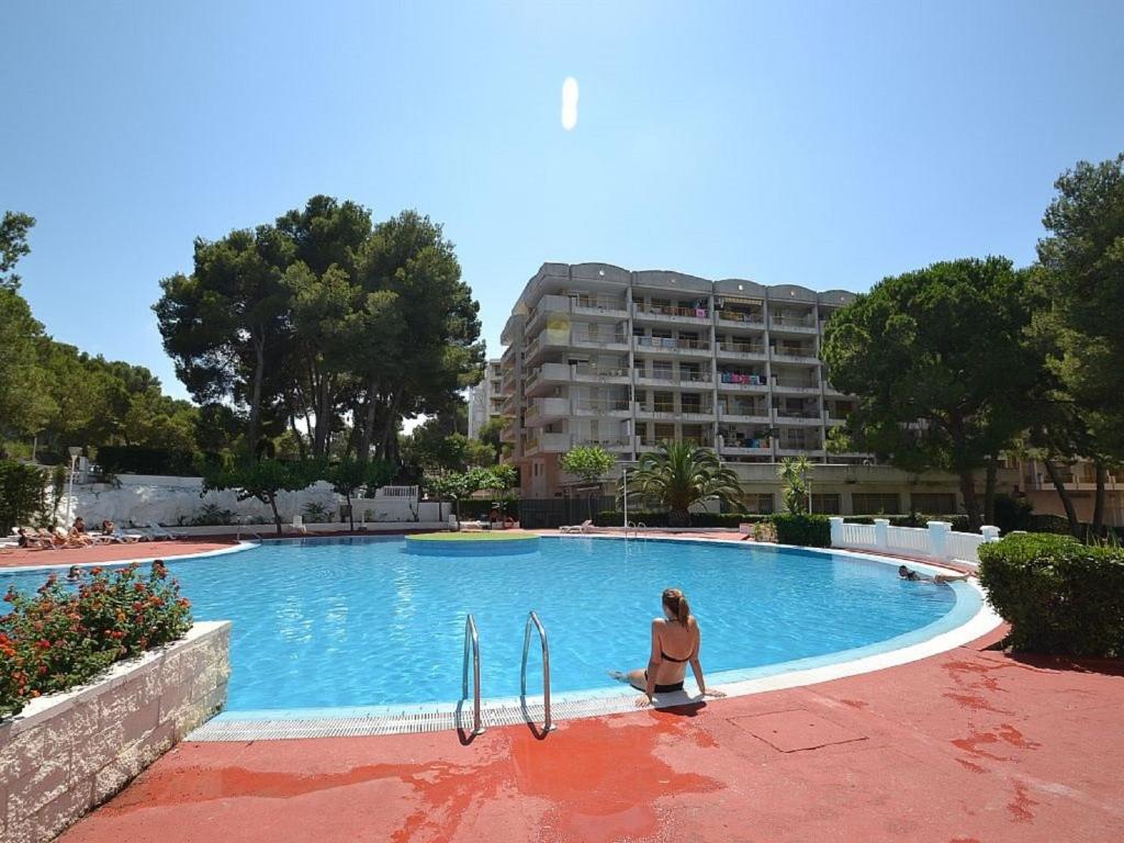 Bazén v ubytování Apartamentos La Masia 002 nebo v jeho okolí