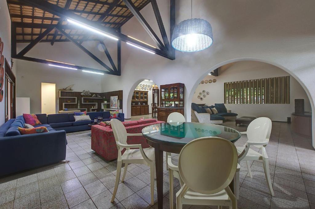  Casa Jardim na praia do Cumbuco com piscina por Carpediem