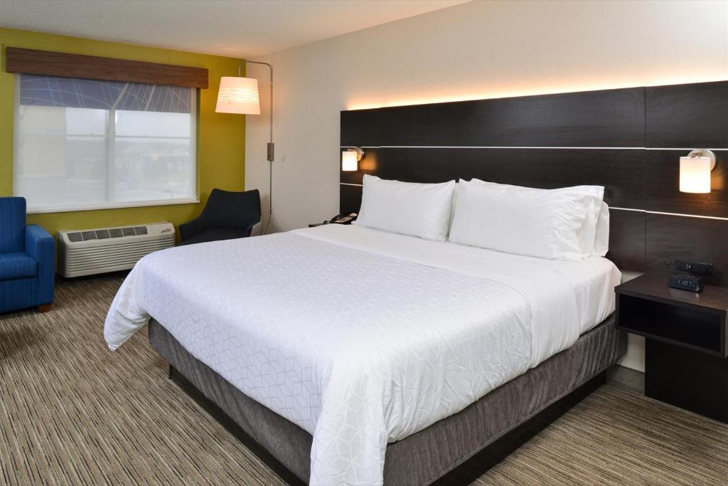 Holiday Inn Express Wixom by IHG photo
