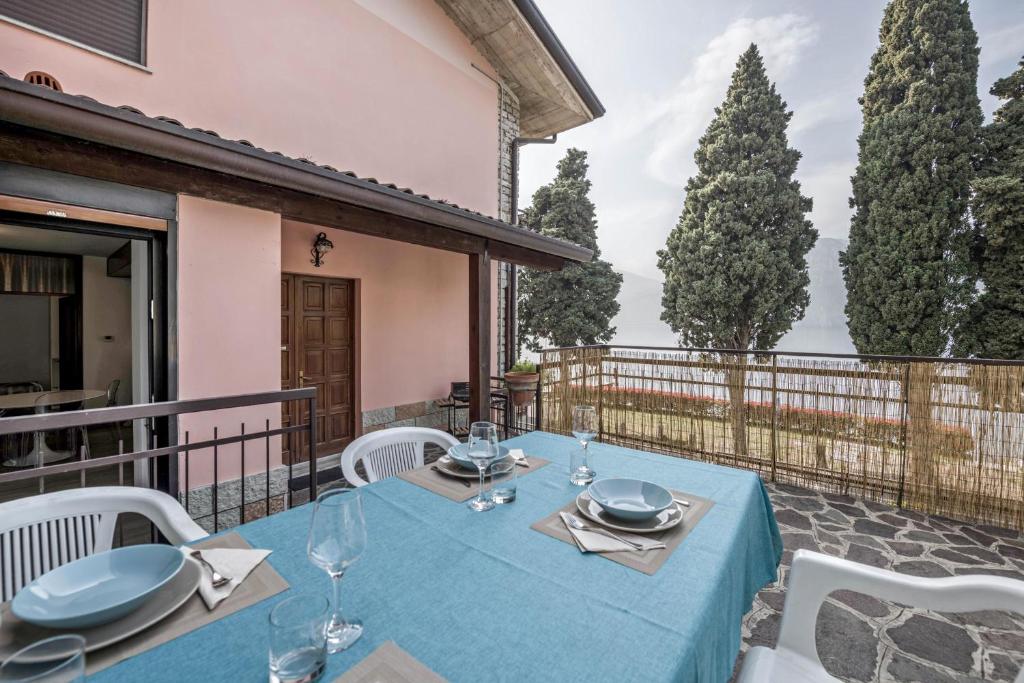 A balcony or terrace at Appartamento Fiocco