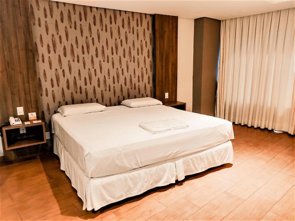 מיטה או מיטות בחדר ב-Continental Inn