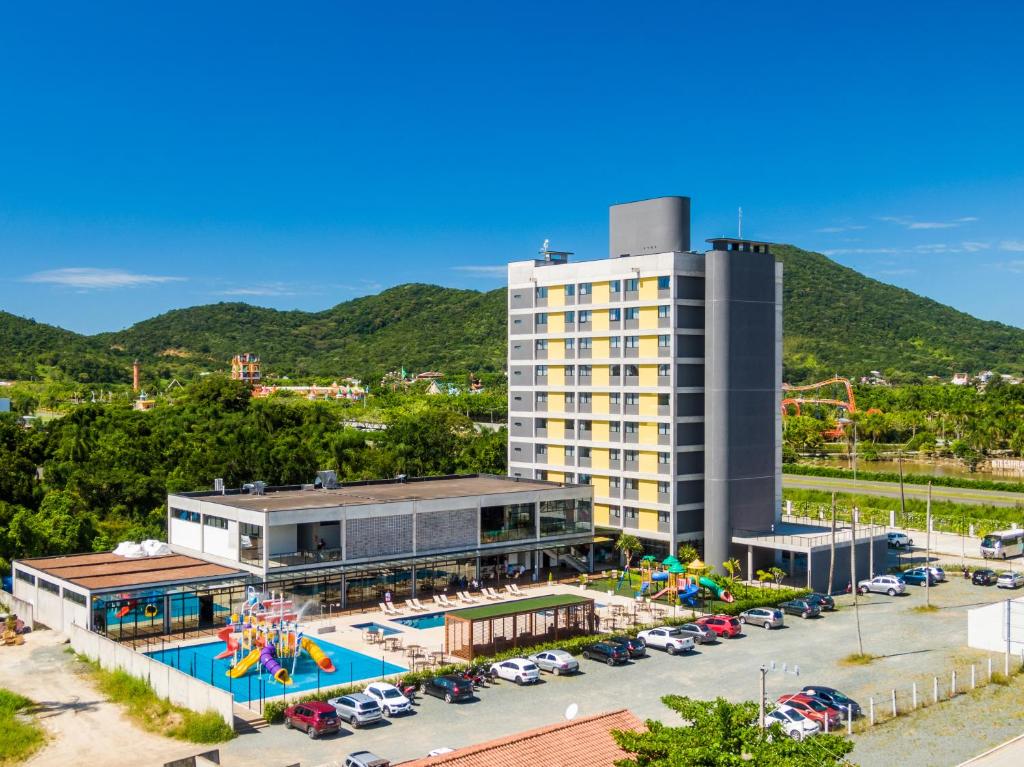 an aerial view of a hotel with a pool at Solar Pedra da Ilha - OFICIAL in Penha