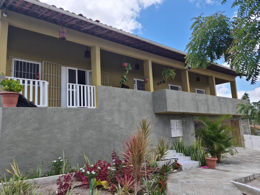  CASA ACONCHEGANTE E ESPAÇOSA