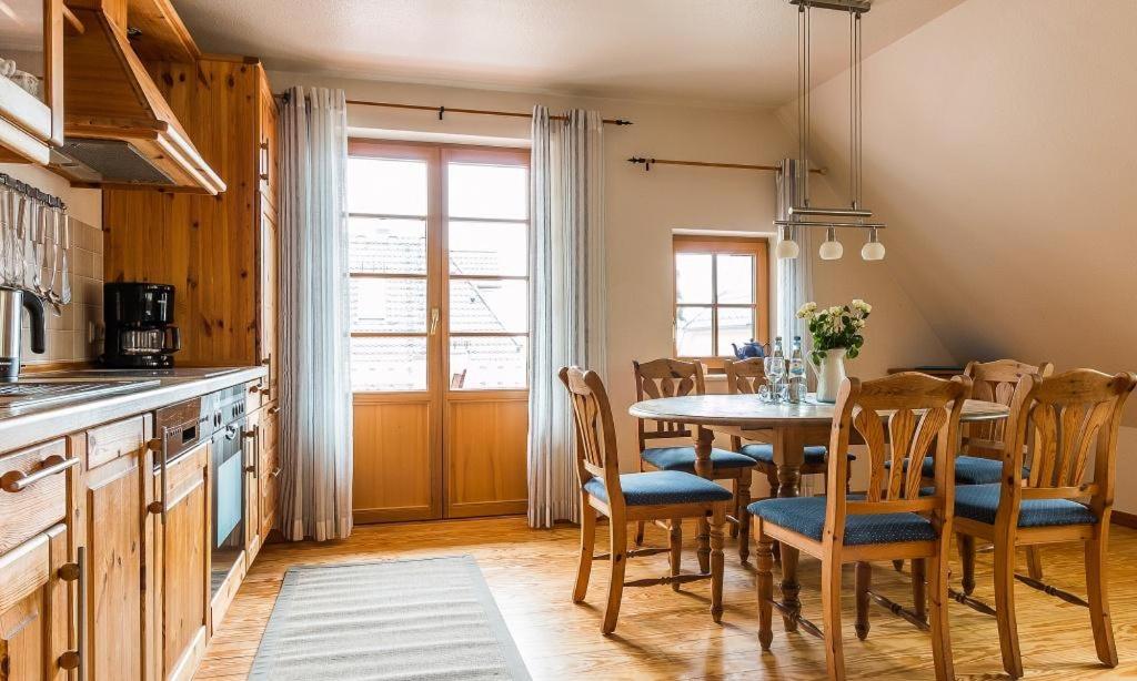 Kuchyň nebo kuchyňský kout v ubytování Ahrenshooper Landhaus 04
