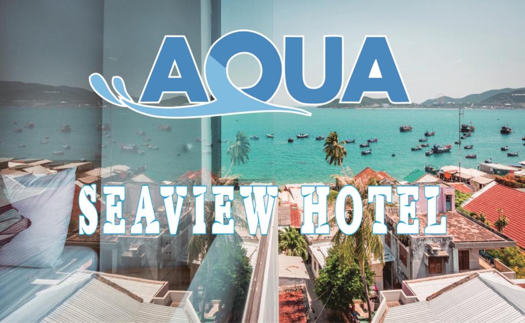 een uitzicht op een resort met de woorden aqua seaworld bij AQUA Seaview Hotel in Nha Trang