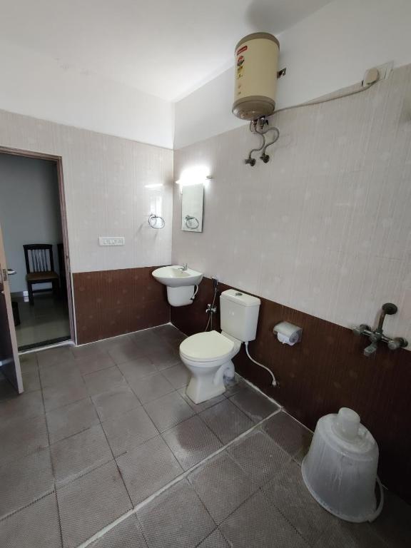 Koupelna v ubytování Swarna Sudarshan Service Apartments Sholinganallur