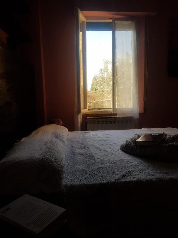 Postel nebo postele na pokoji v ubytování Dimora in Francigena