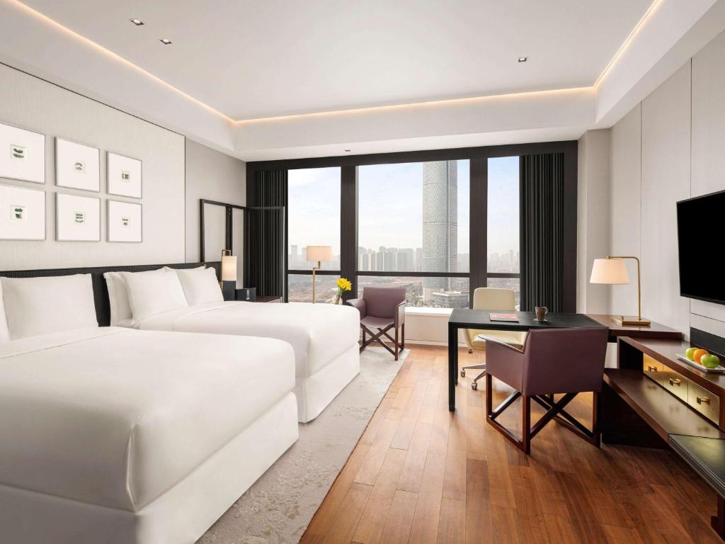 Postel nebo postele na pokoji v ubytování Fairmont Wuhan