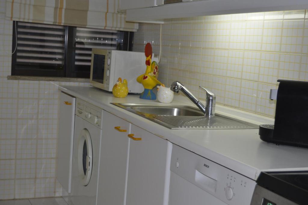 Cuisine ou kitchenette dans l'établissement Casa de Vilamoura