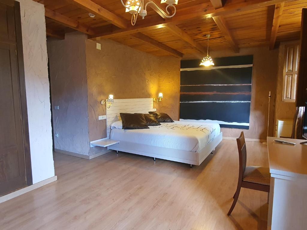 Postel nebo postele na pokoji v ubytování La Casona de Navaleno