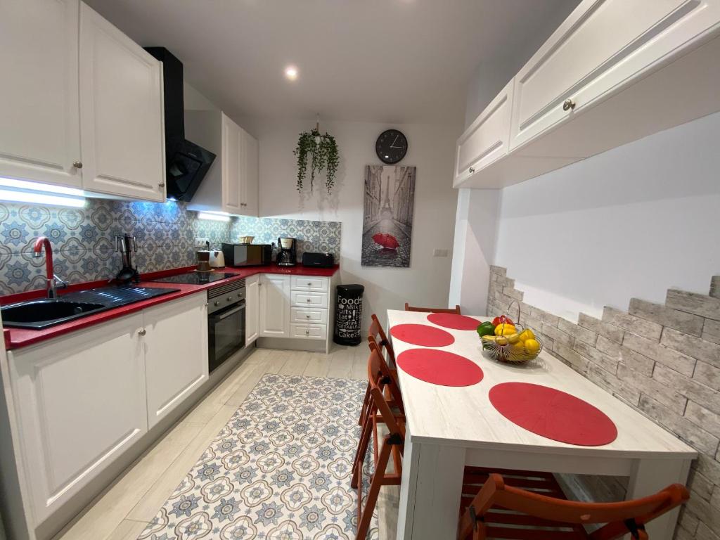 Kuchyň nebo kuchyňský kout v ubytování Apartment San Carlos Alicante
