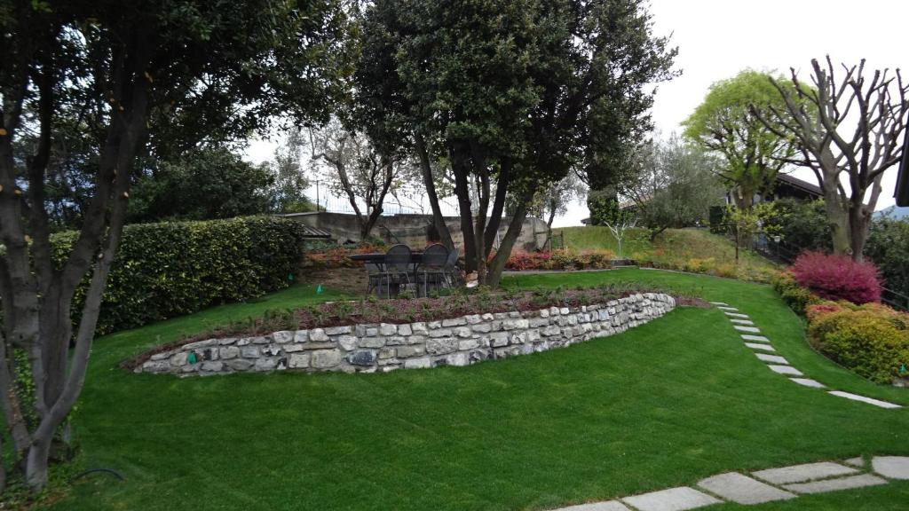 A garden outside Villa Primula