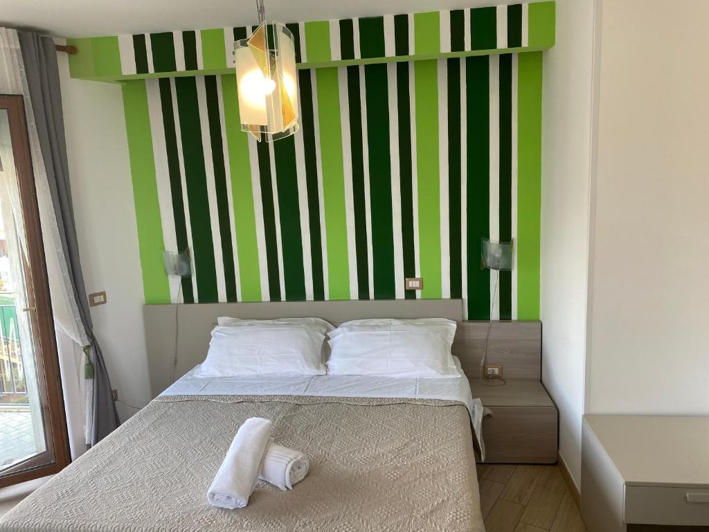Postel nebo postele na pokoji v ubytování Sorrento Inn Lodge