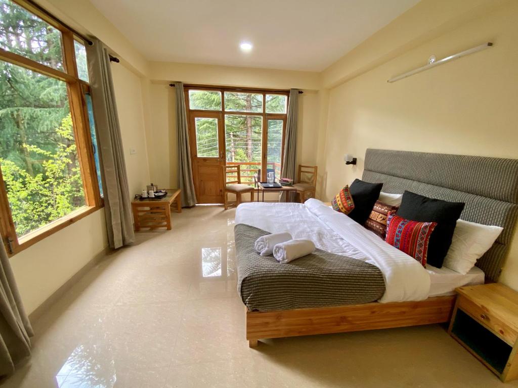 Postel nebo postele na pokoji v ubytování Getaway Stays Manali