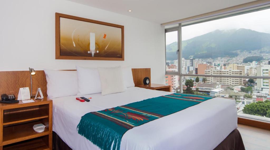Nespecifikovaný výhled na hory nebo výhled na hory při pohledu z hotelu