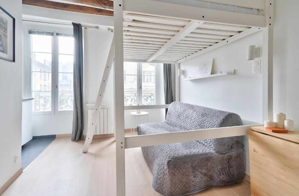 Pretty Mezzanine Studio in the Heart of Paris (2F) - Superior Studio