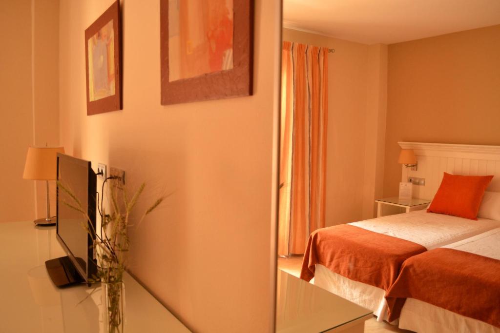Hotel Pradillo Conilにあるベッド
