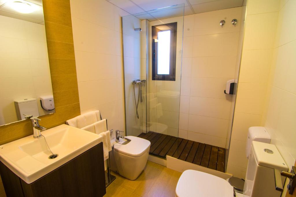 Łazienka w obiekcie Apartamentos 16:9 Suites Almería