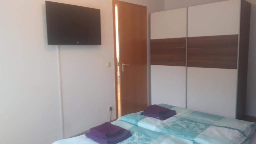 Postel nebo postele na pokoji v ubytování Gute Laune mit Terrasse und Garten zentral