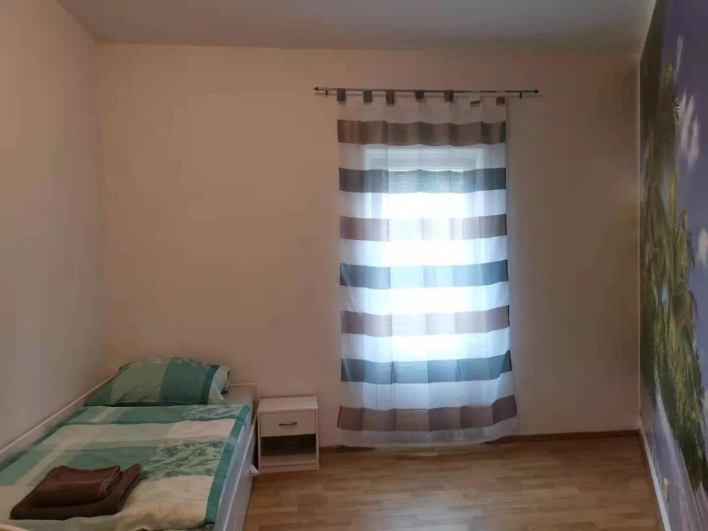 Postel nebo postele na pokoji v ubytování Gute Laune mit Terrasse und Garten zentral