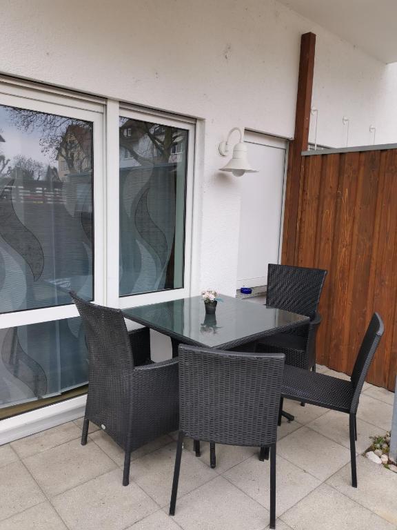 Fotografie z fotogalerie ubytování Gute Laune mit Terrasse und Garten zentral v destinaci Friedrichshafen