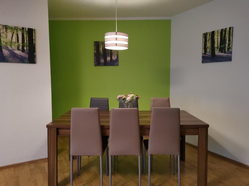 Fotografie z fotogalerie ubytování Gute Laune mit Terrasse und Garten zentral v destinaci Friedrichshafen