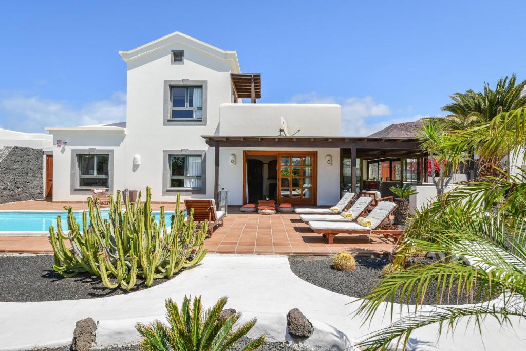 Swimmingpoolen hos eller tæt på Villa Marta