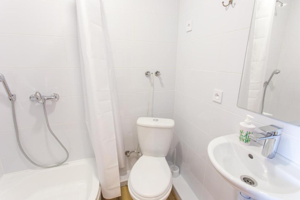 Studio with City View - 15th floor - Hrekivska str 5-1 фото 7