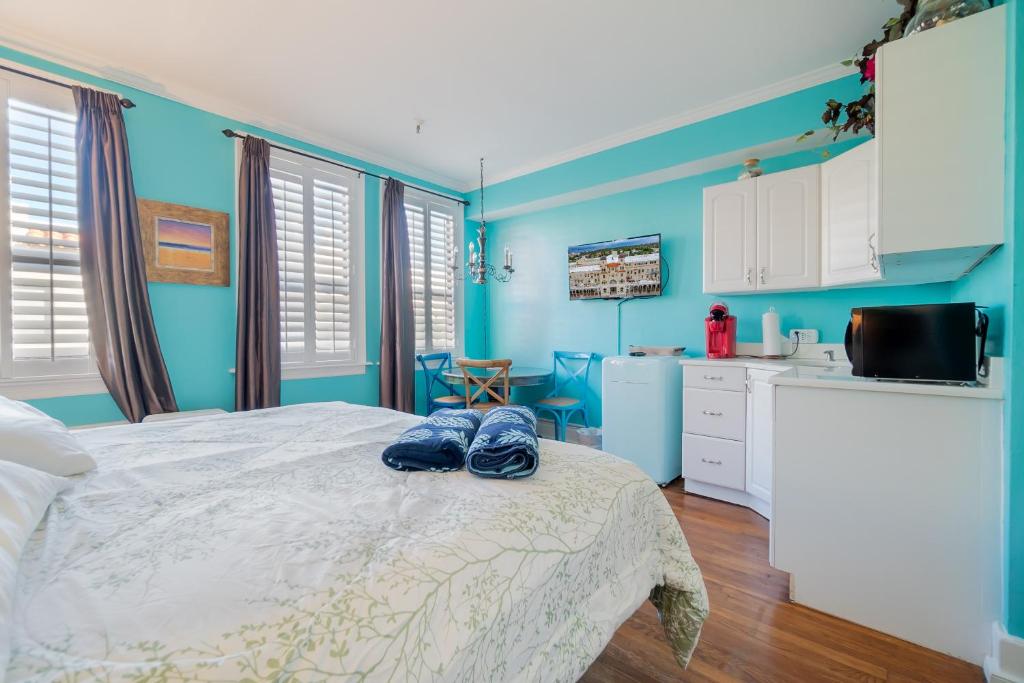 Palm Beach Island Condominiums - Studio Met Uitzicht Op Het Zwembad