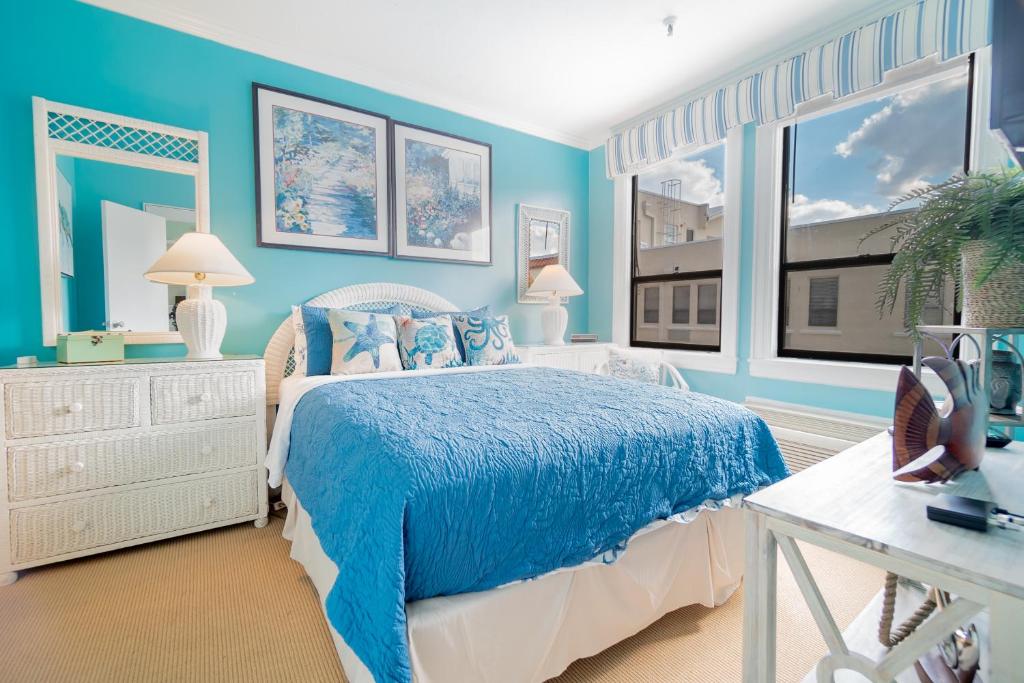 Palm Beach Island Condominiums - King Suite