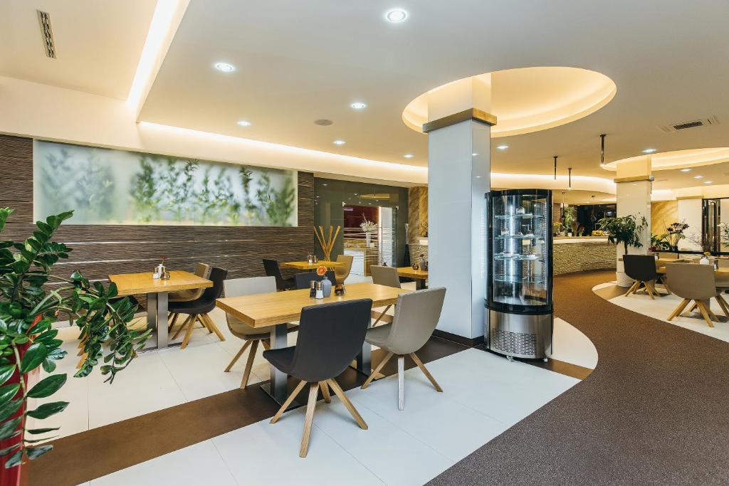 Restauracja lub miejsce do jedzenia w obiekcie Pierre Hotel