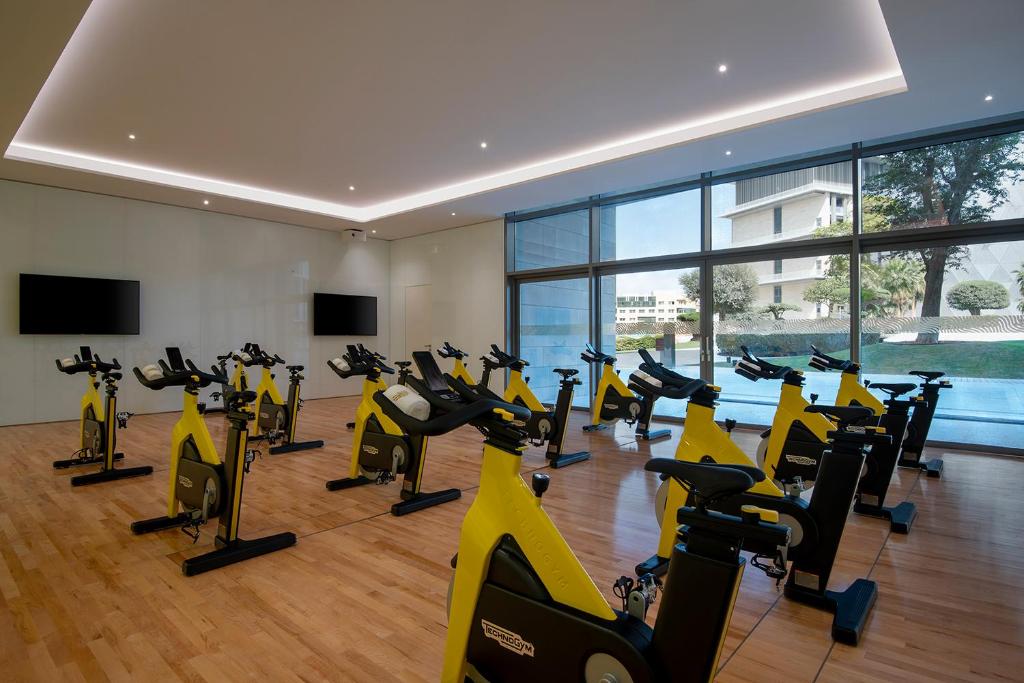Fitnes oz. oprema za telovadbo v nastanitvi Banyan Tree Doha At La Cigale Mushaireb