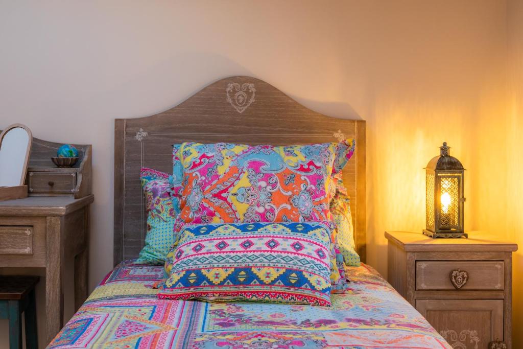 A bed or beds in a room at Casa Abeurador, con mucho encanto en el centro de Artà