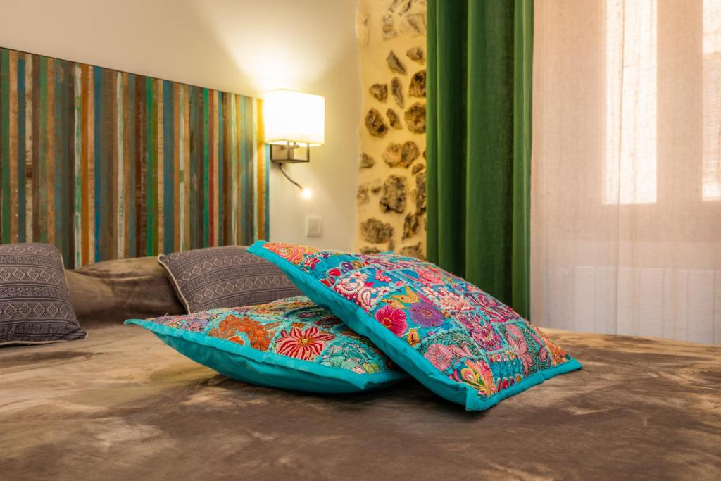 A bed or beds in a room at Casa Abeurador, con mucho encanto en el centro de Artà