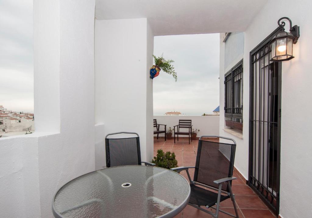 A balcony or terrace at Sea view apartment, shared pools, Estepona, 60 m²