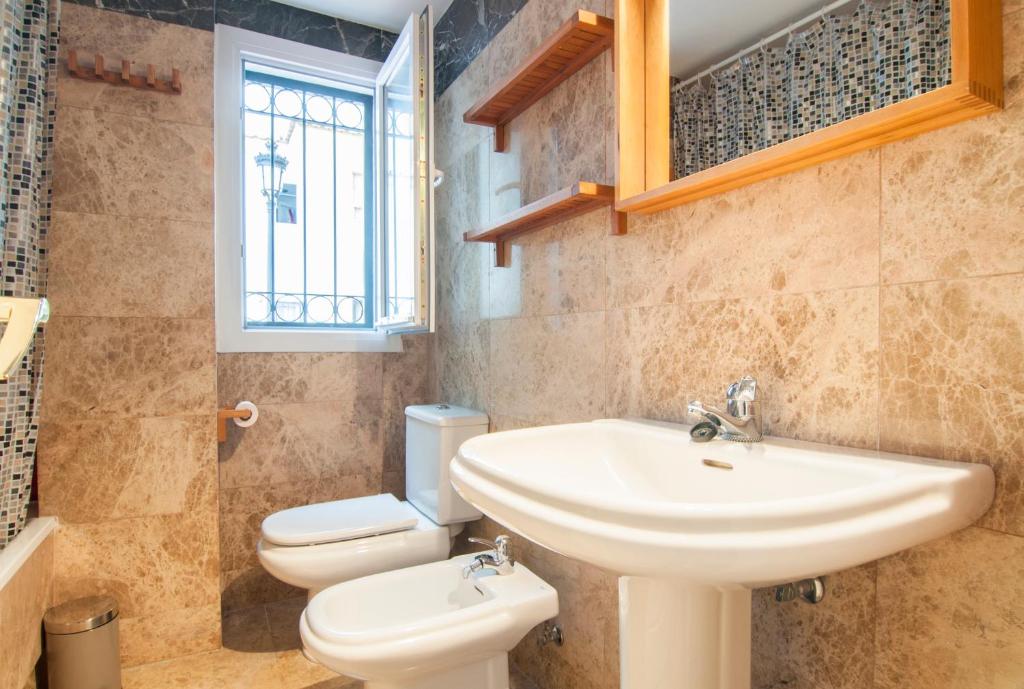 A bathroom at Sea view apartment, shared pools, Estepona, 60 m²