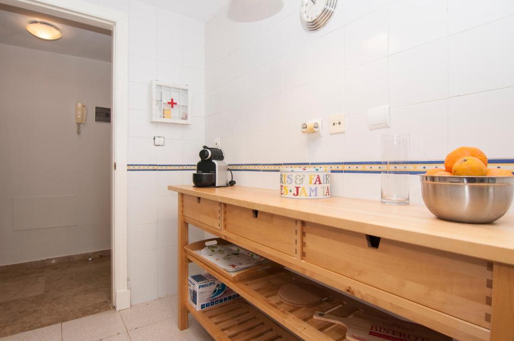 A kitchen or kitchenette at Sea view apartment, shared pools, Estepona, 60 m²