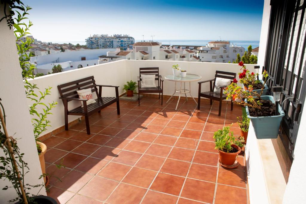 エステポナにある2 bedrooms appartement at Estepona 600 m away from the beach with sea view shared pool and furnished terraceのギャラリーの写真