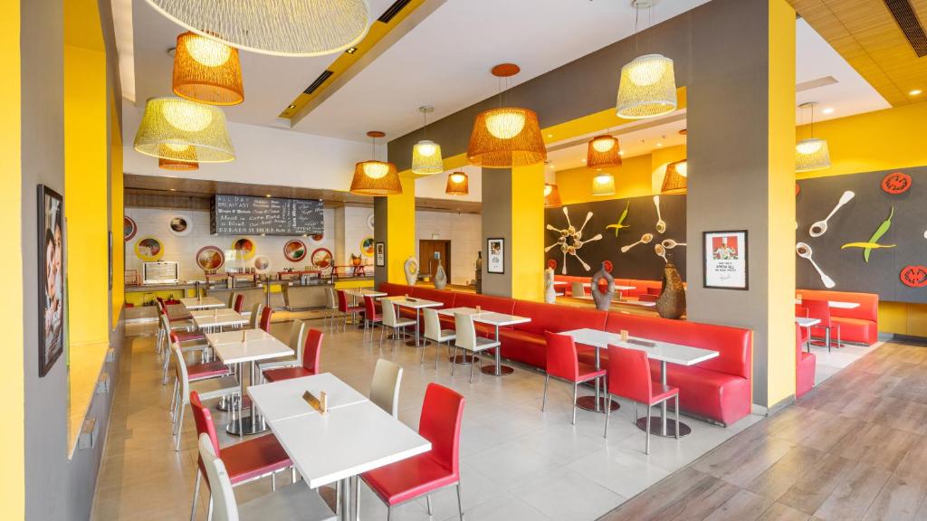 Restoran või mõni muu söögikoht majutusasutuses ibis Gurgaon Golf Course Road - An Accor Brand