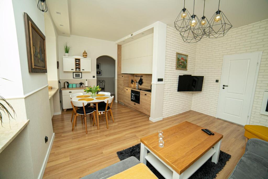 Kuchyňa alebo kuchynka v ubytovaní Apartament Mały Rynek