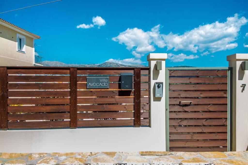 Zdjęcie z galerii obiektu Avocado villa offering peace and relaxation w mieście Argostoli
