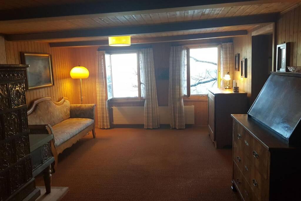 TV a/nebo společenská místnost v ubytování Bauernhaus mit Charme, Traumaussicht und Sauna