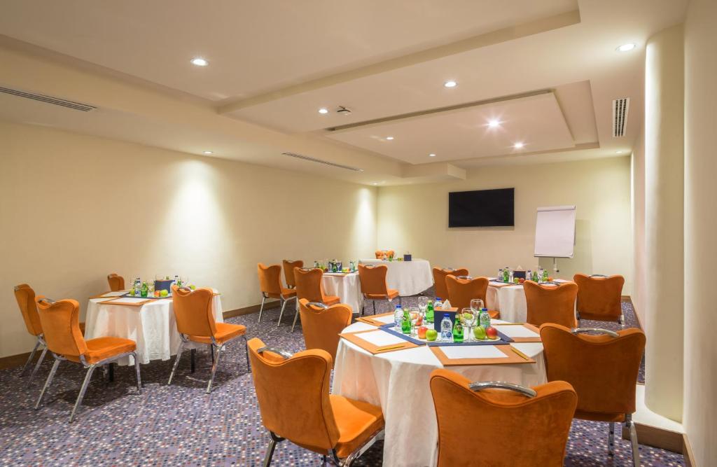TV a/nebo společenská místnost v ubytování Mena Hotel Tabuk