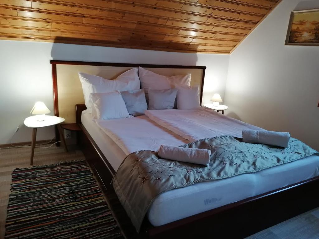 Postel nebo postele na pokoji v ubytování Marianna Apartman