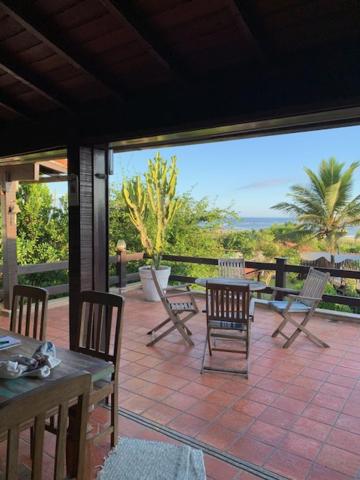  Casa de luxo em frente à praia de Itaúna