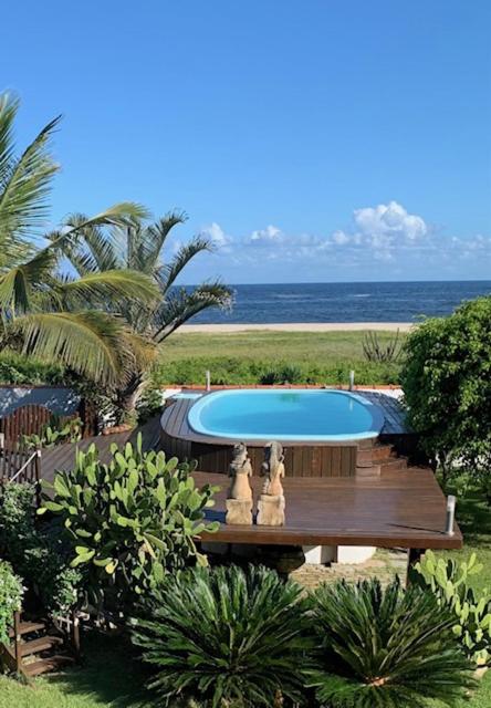  Casa de luxo em frente à praia de Itaúna